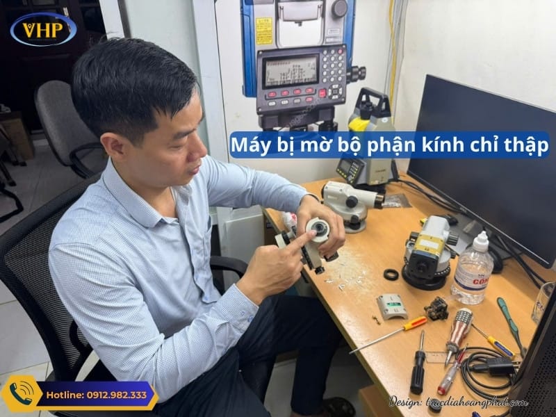 Chi tiết kính chỉ thập bị mờ của máy thủy bình