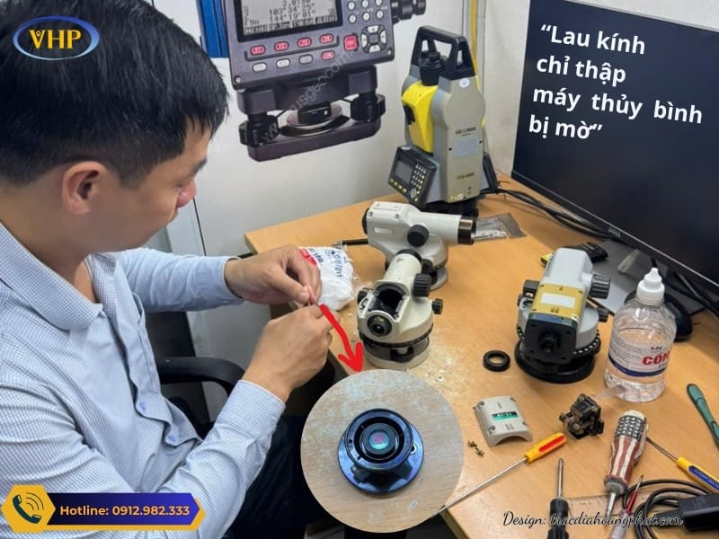 Chuyên gia sửa Chi tiết kính chỉ thập bị mờ của máy thủy bình