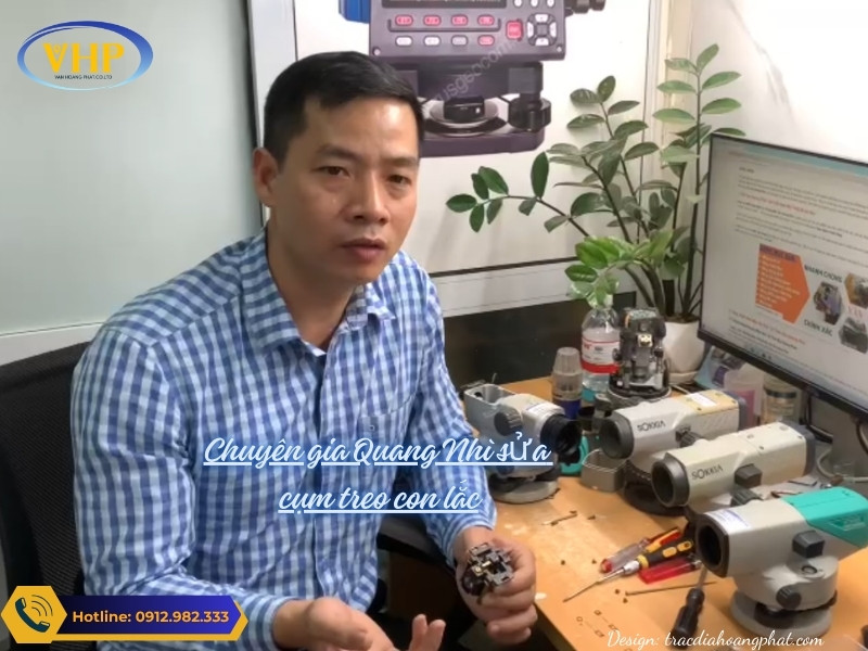 Chuyên gia Quang Nhì với gần 20 năm kinh nghiệm sửa máy thủy bình là một bậc thầy về: Cân chỉnh cụm rung con lắc – Trái tim của máy thủy bình.