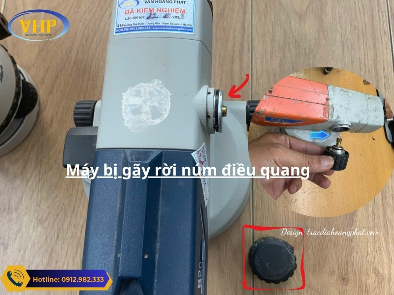 Máy thủy bình bị gãy núm điều quang và không bắt nét được ảnh mục tiêu khi đo.